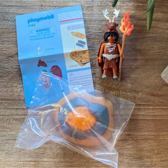 PLAYMOBIL 5104 - Fire Guardian with LED Fire - Picture 1 of 9
